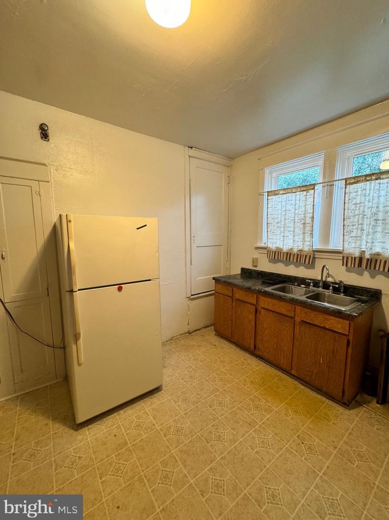 1855 Holly St, Harrisburg PA  17104-1201 exterior