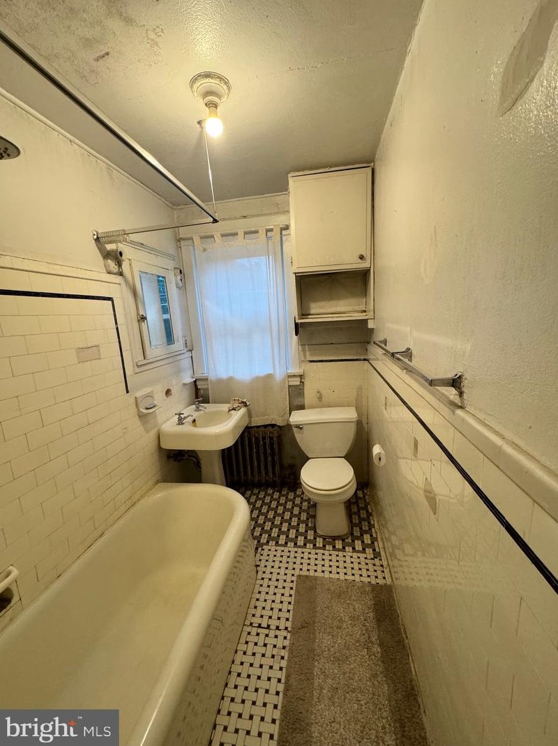 1855 Holly St, Harrisburg PA  17104-1201 exterior