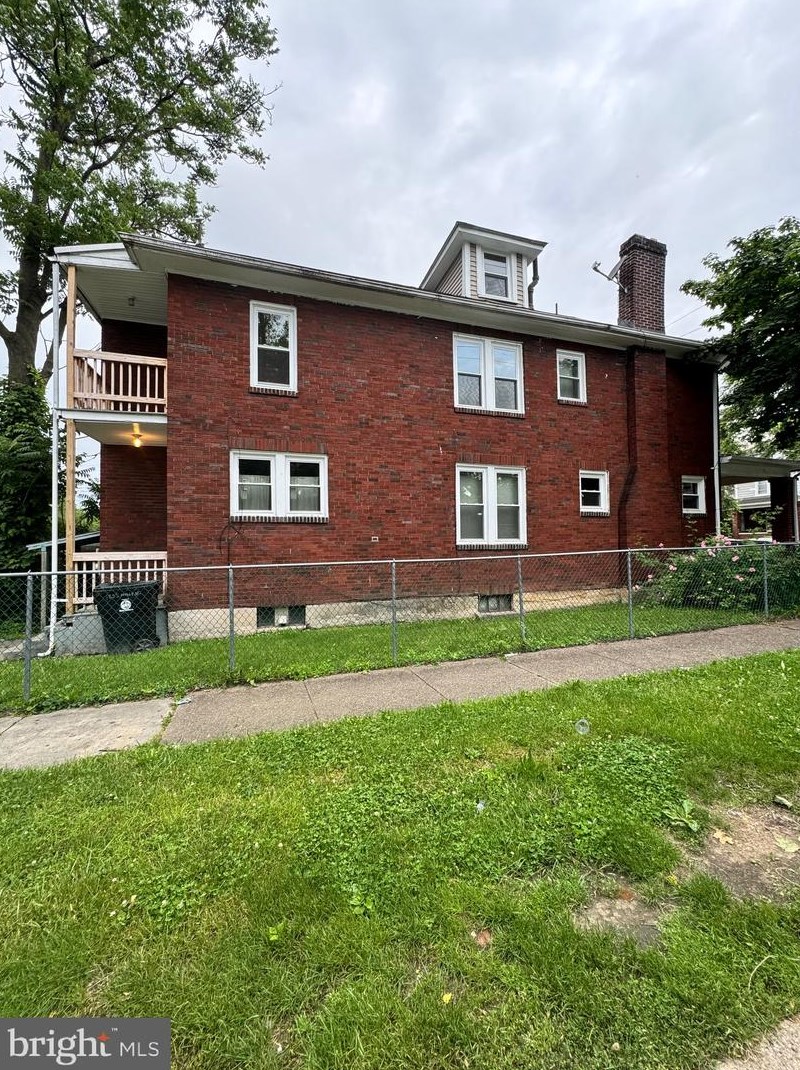 1855 Holly St, Harrisburg PA  17104-1201 exterior