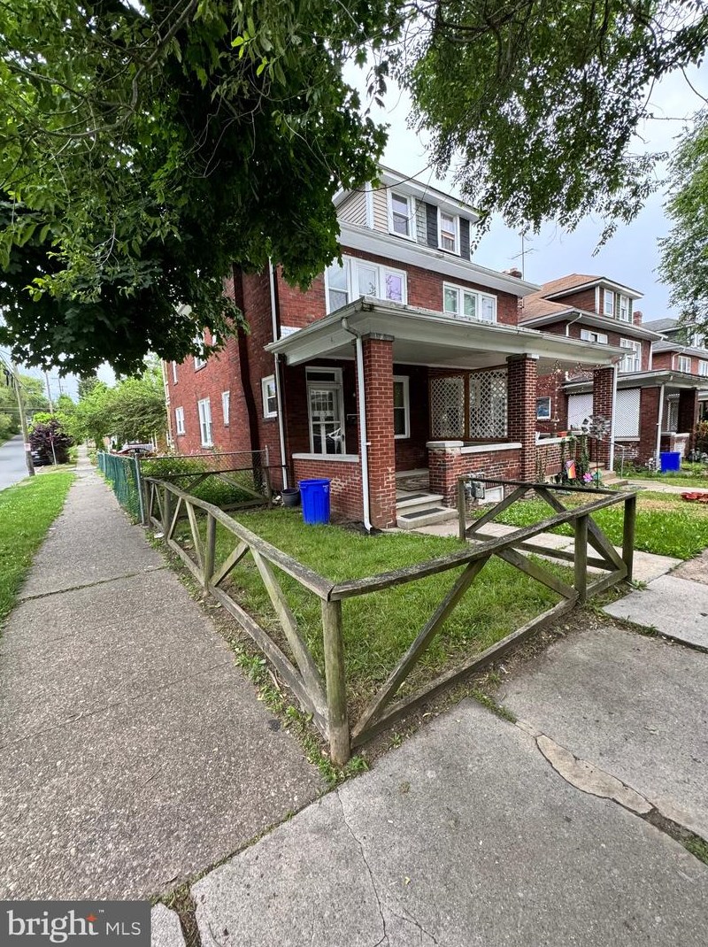 1855 Holly St, Harrisburg, PA 17104-1201