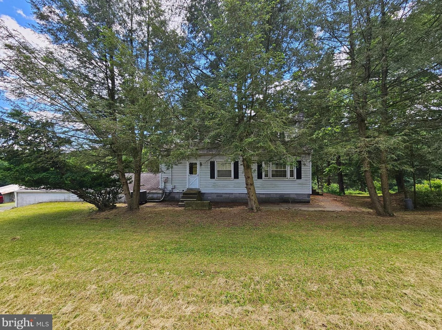 752 Nyes Rd, Hummelstown PA 17036-8688 exterior