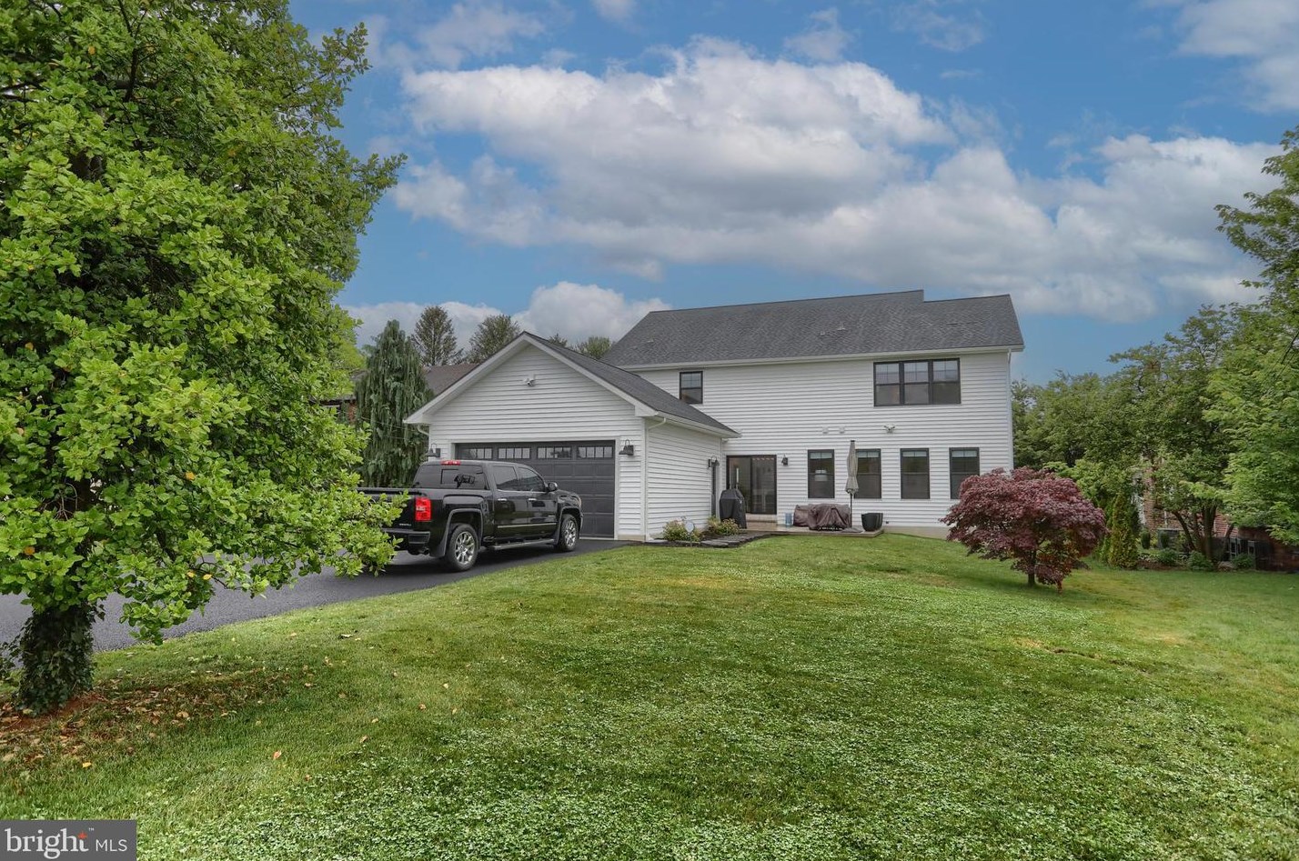 212 Areba Ave, Swatara PA  17033-1301 exterior