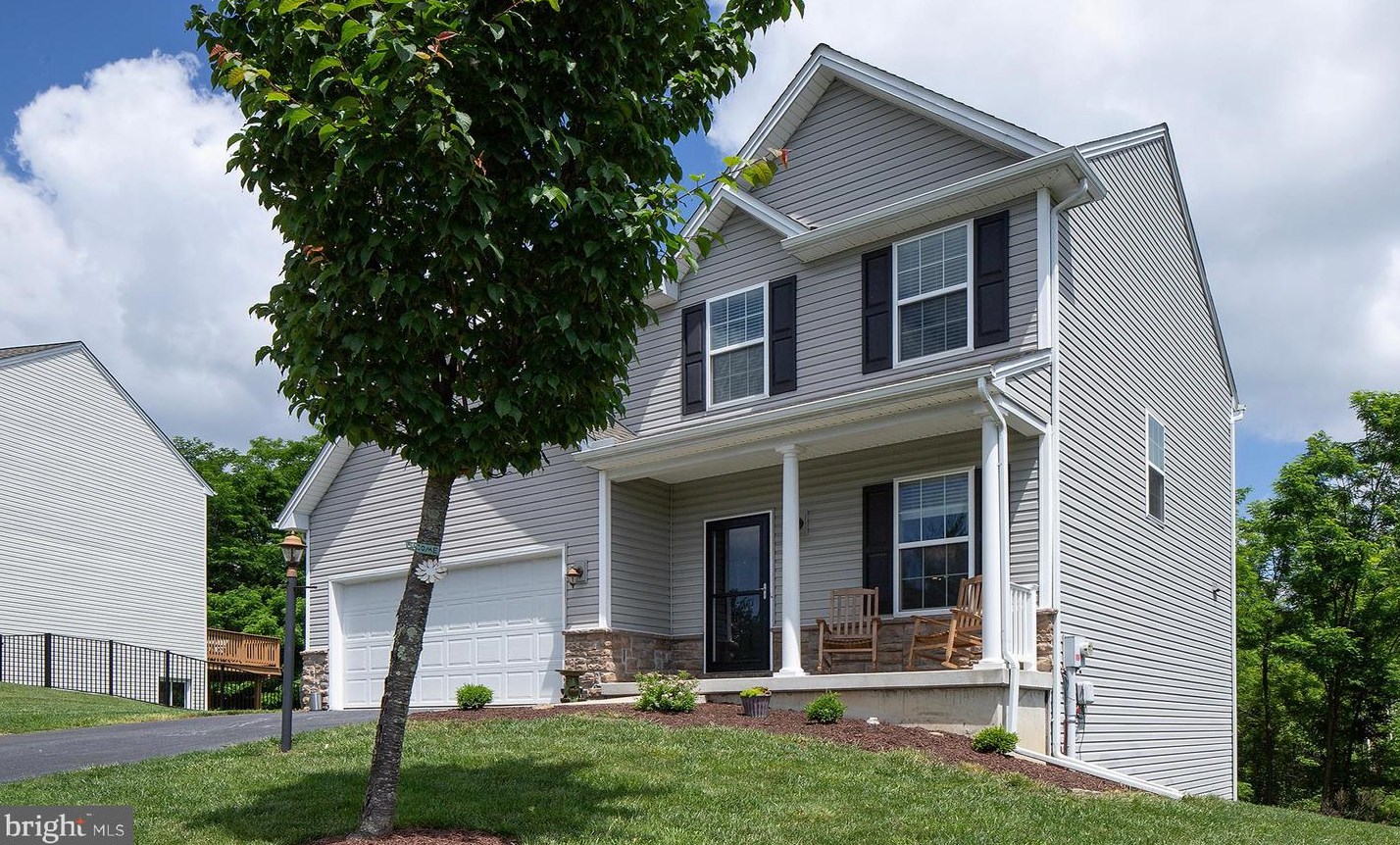 2035 Laura Ln, Harrisburg, PA 17110-3686