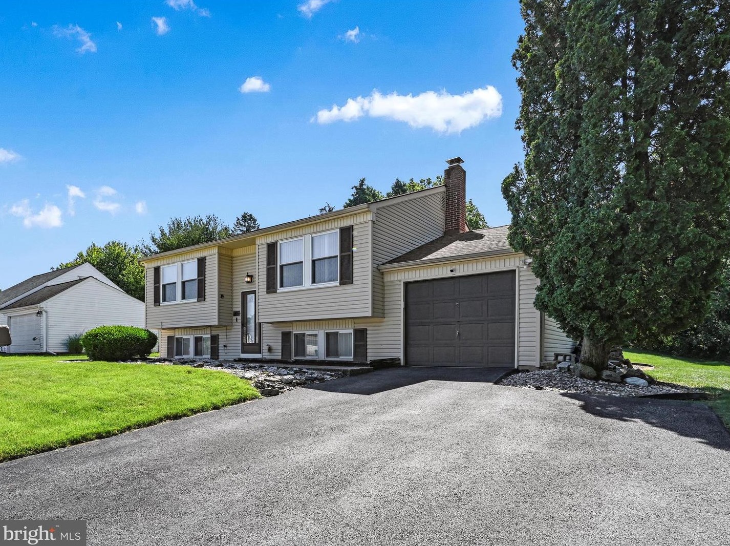 4785 Sweetbrier Dr, Harrisburg, PA 17111-3612