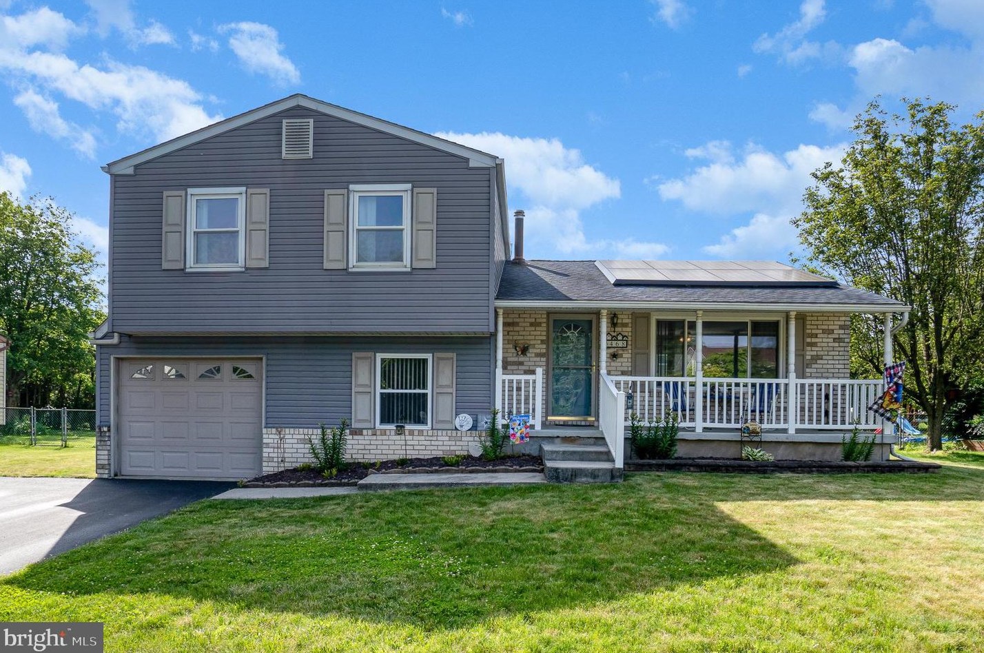 468 Sweetbriar Dr, Harrisburg, PA 17111