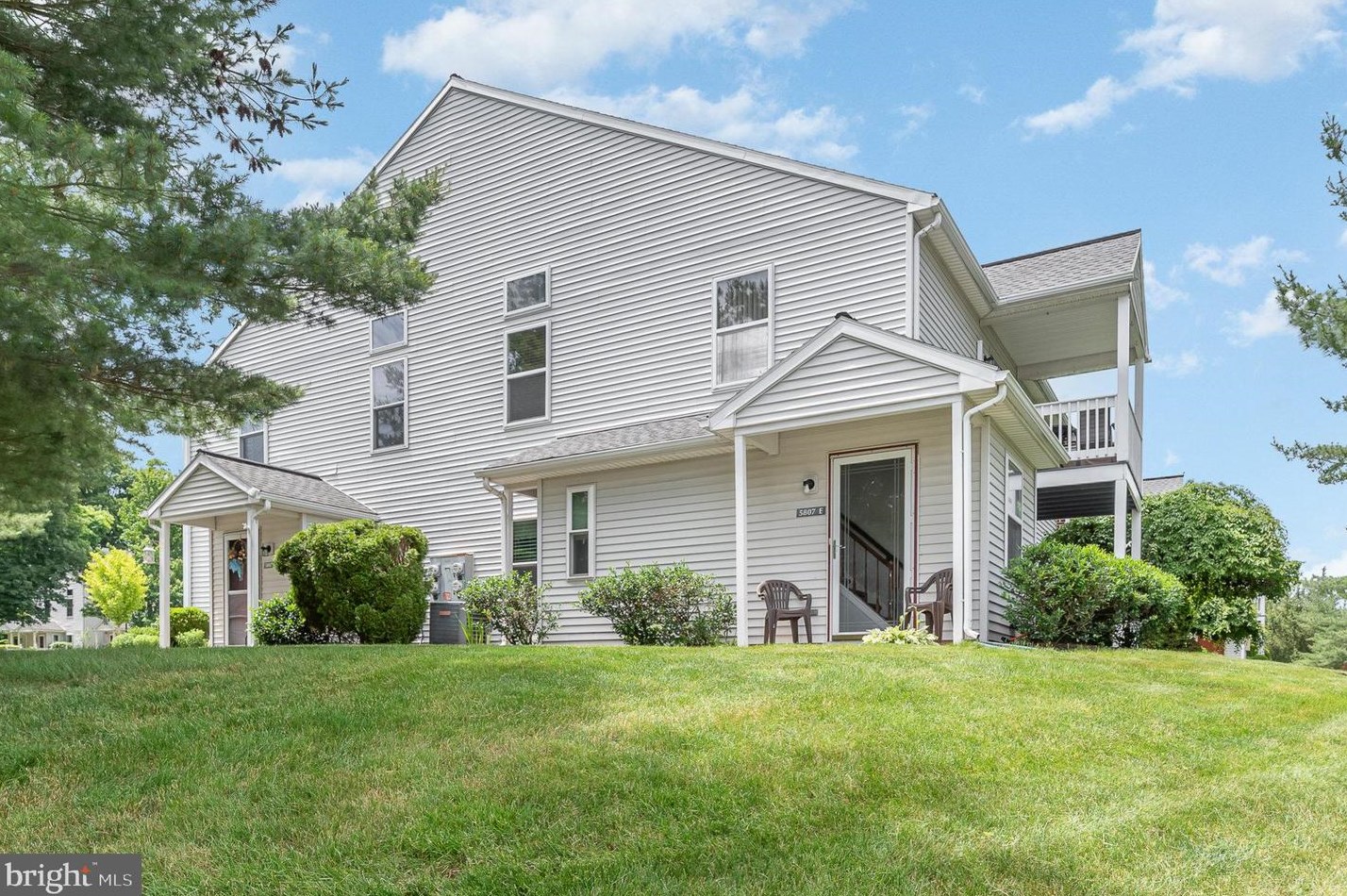 5807 Hidden Lake Dr #e, Harrisburg, PA 17111