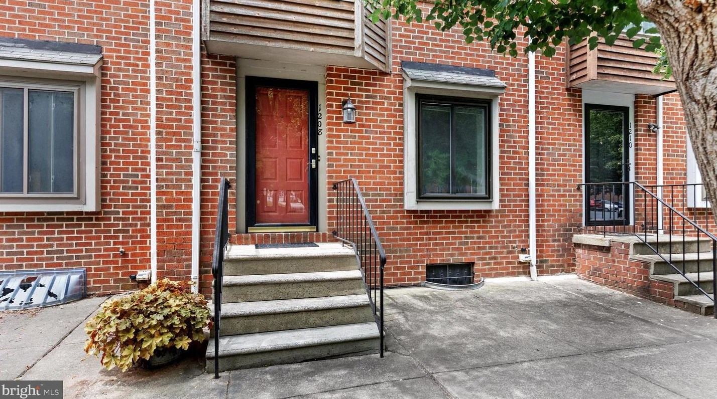 1208 Capital St, Harrisburg, PA 17102-2050