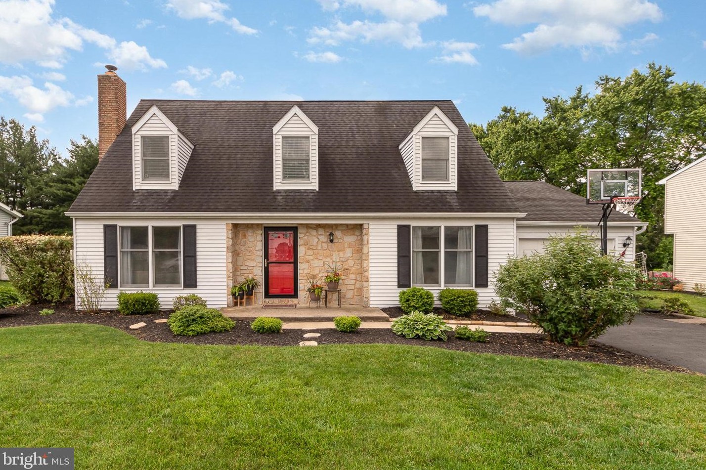 5727 Meadowbrook Dr, Harrisburg PA  17112-3138 exterior