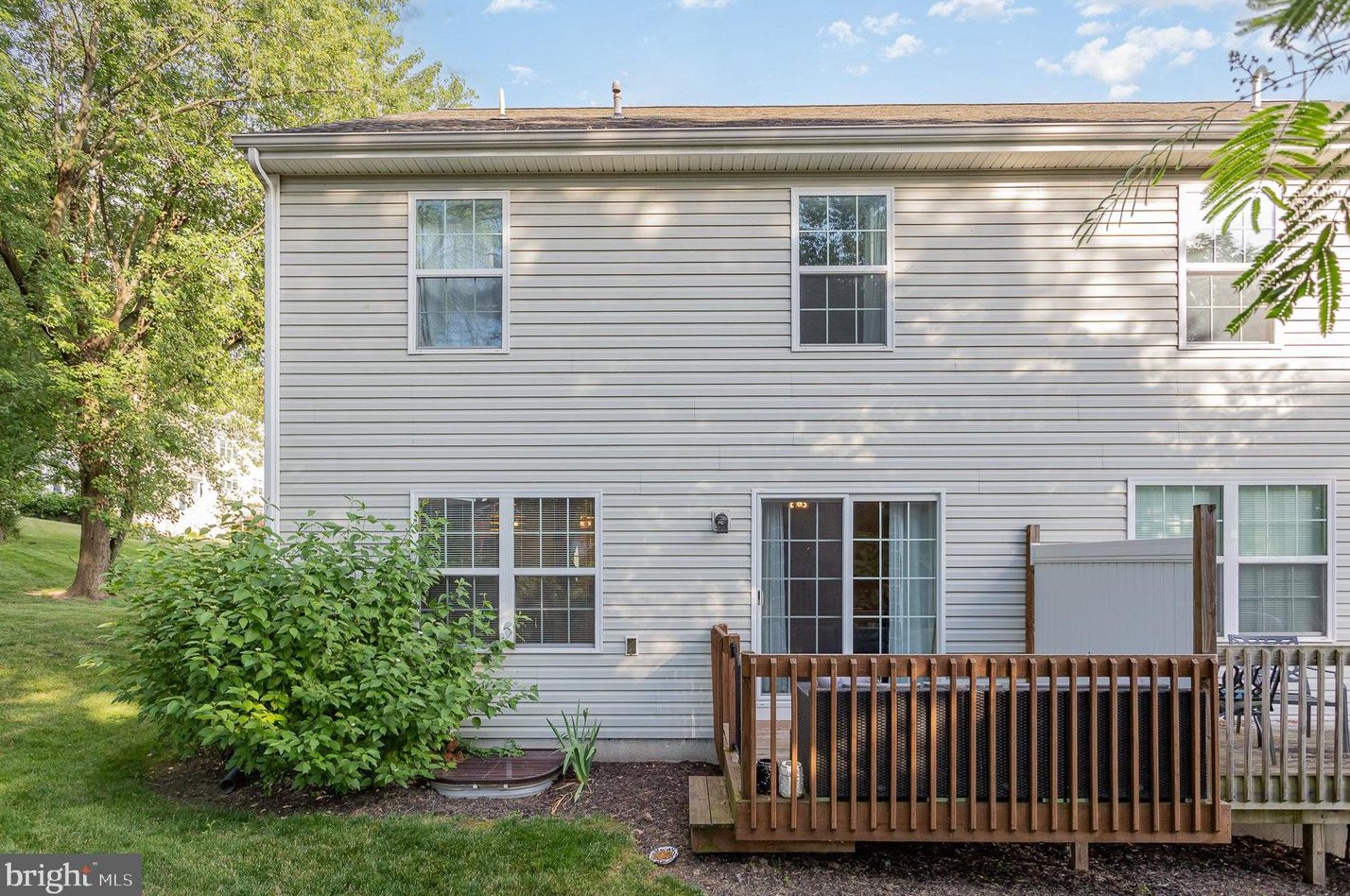 664 Winding Ln, Harrisburg PA  17111-2338 exterior