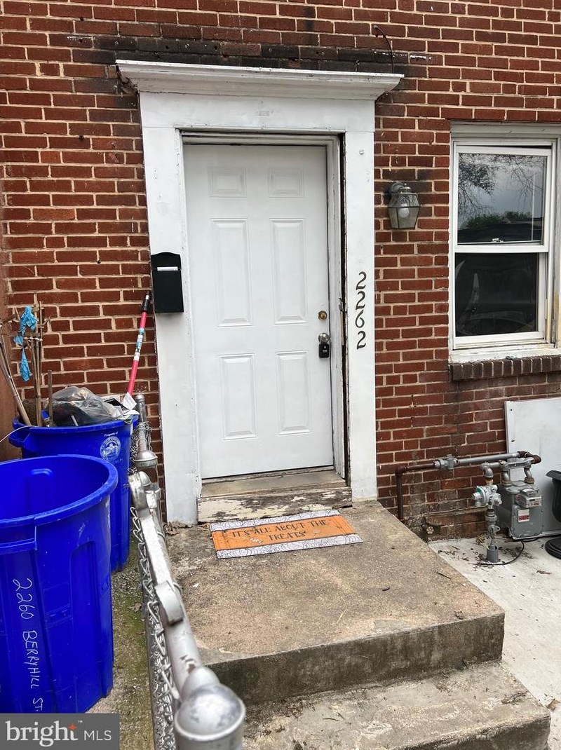 2262 Berryhill St, Harrisburg, PA 17104-2008
