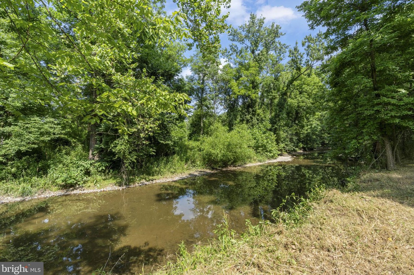 243 Old Nyes Rd, Hummelstown, PA 17036