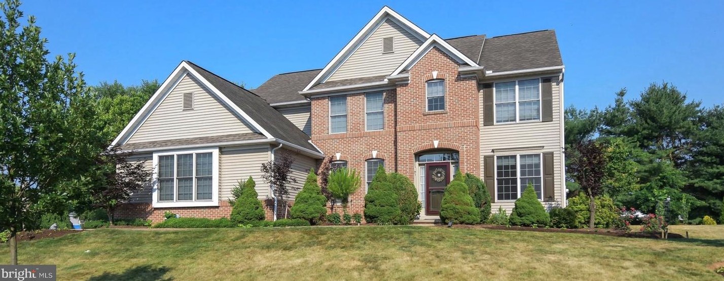 1240 Stone Creek Dr, Hummelstown, PA 17036
