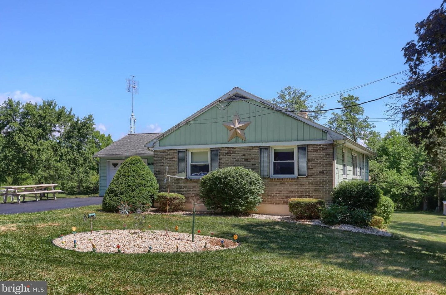 829 Locust Grove Rd, Hbg Inter Airp, PA 17057