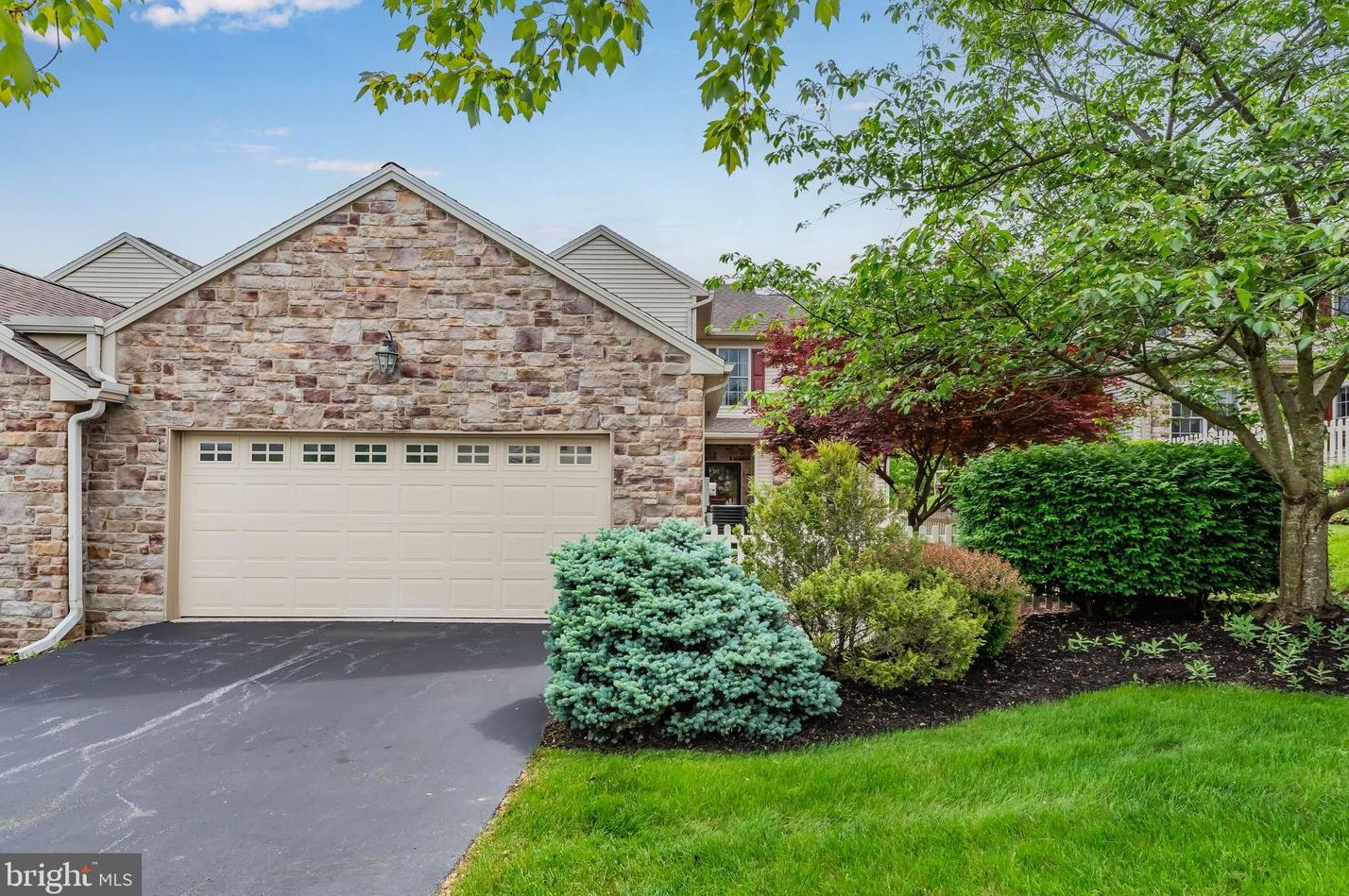 2263 Southpoint Dr, Hummelstown, PA 17036