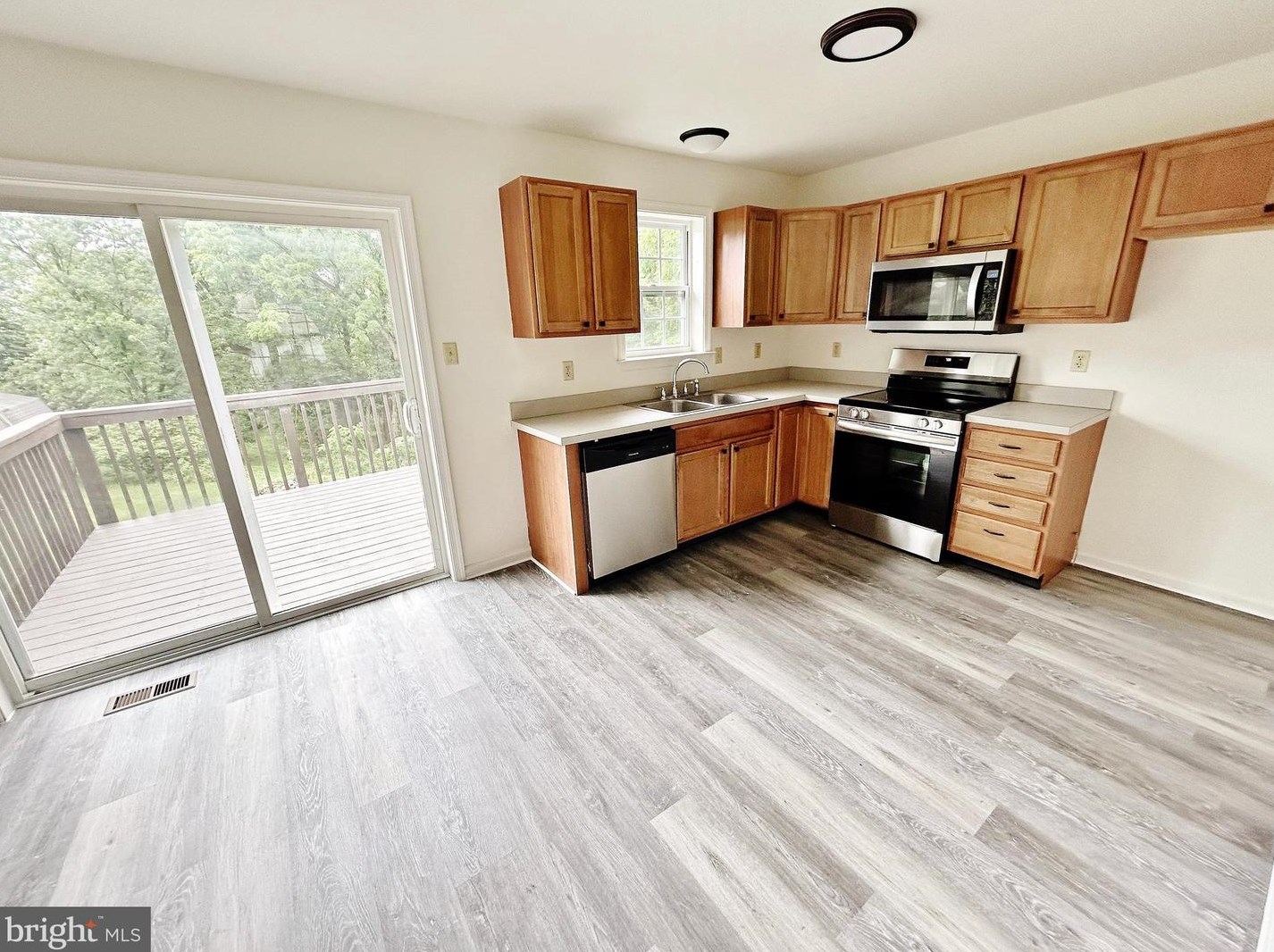 8071 Chambers Hill Rd, Harrisburg, PA 17111