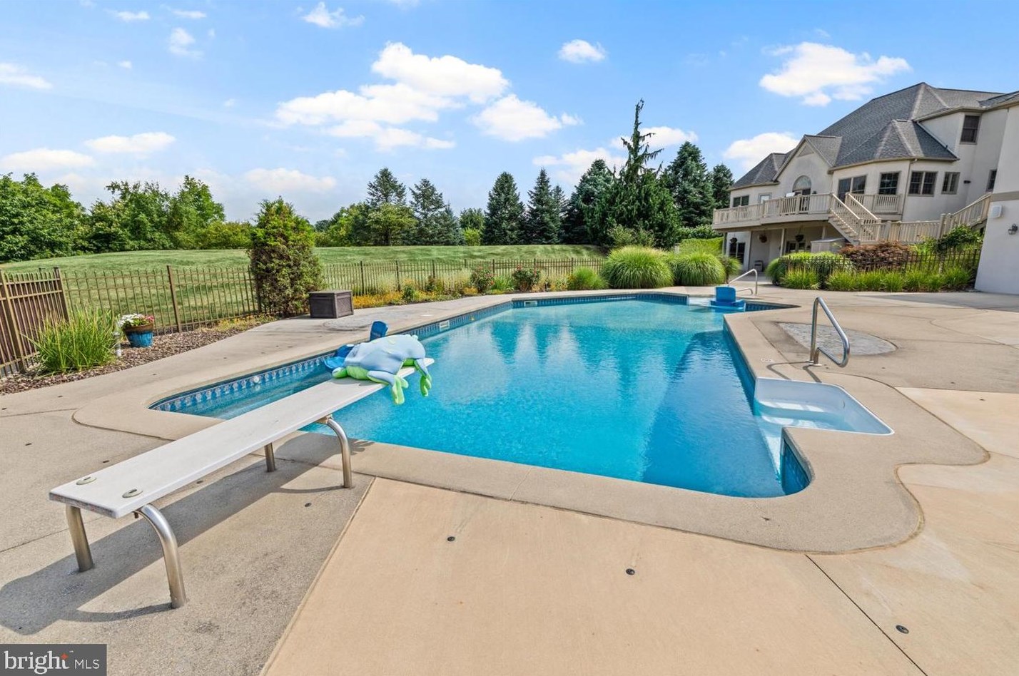 161 Apple Tree Rd, Hummelstown, PA 17036