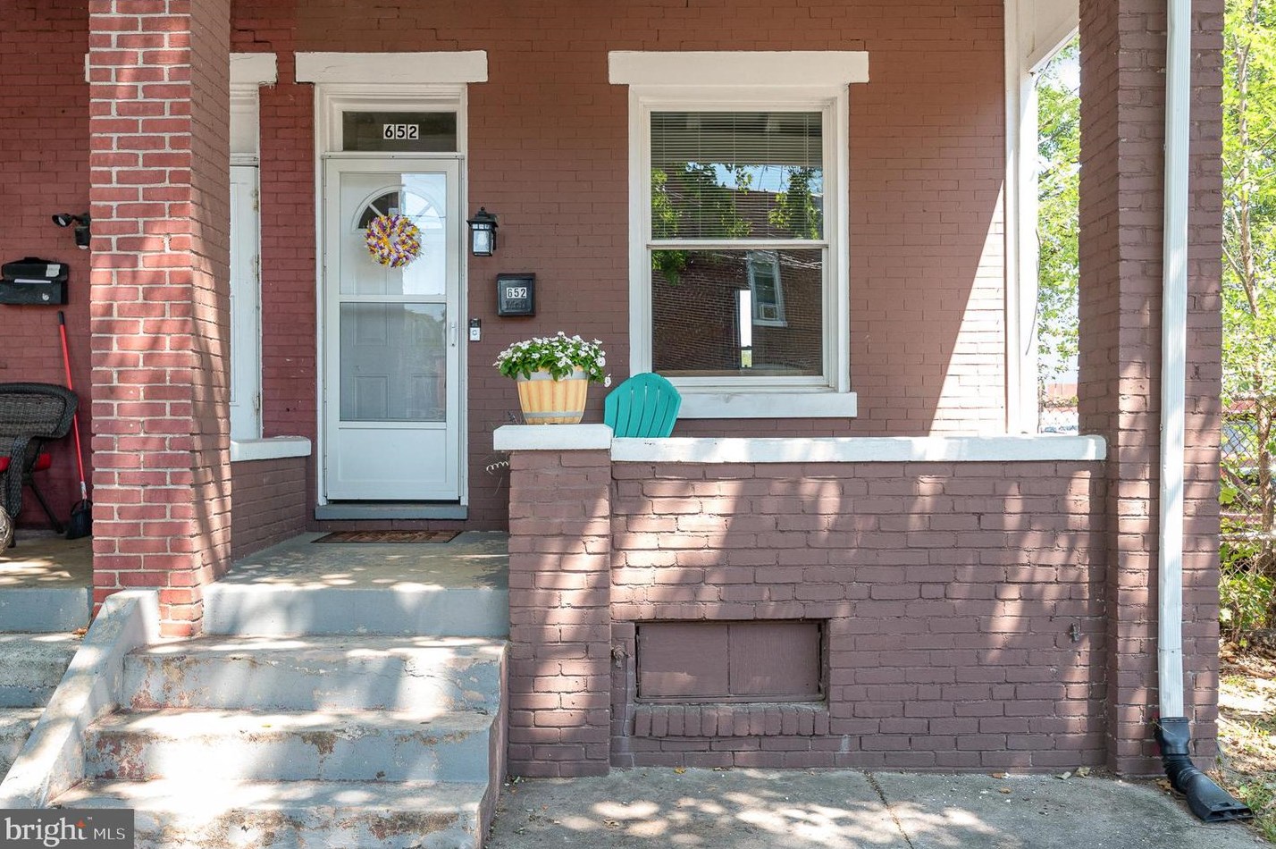 652 Emerald St, Harrisburg PA  17110-2432 exterior