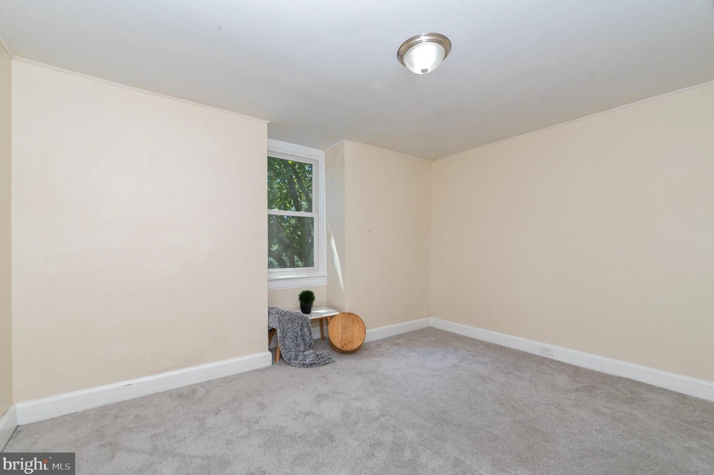 652 Emerald St, Harrisburg PA  17110-2432 exterior
