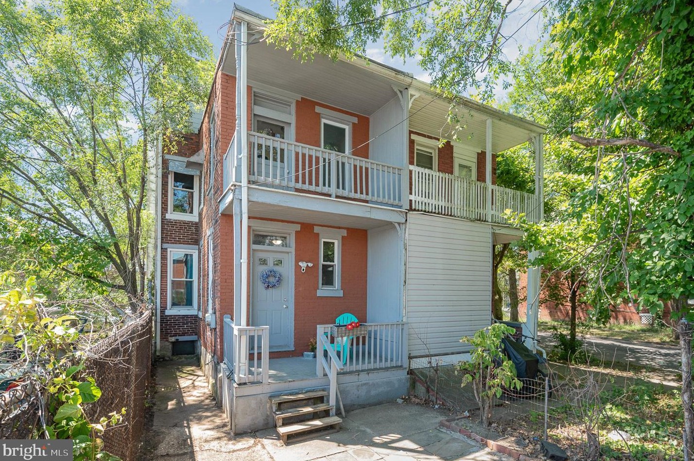 652 Emerald St, Harrisburg PA  17110-2432 exterior