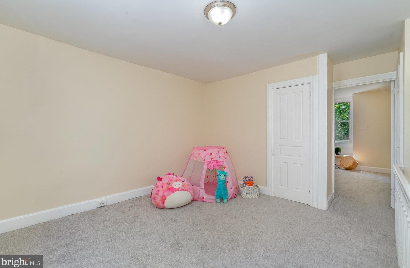 652 Emerald St, Harrisburg PA  17110-2432 exterior