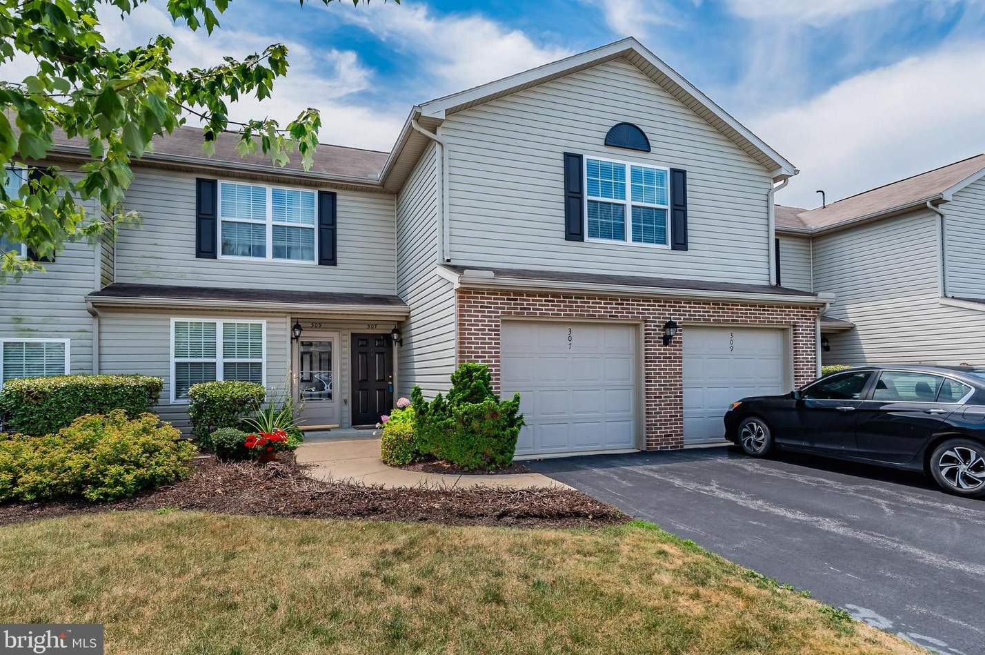 307 Thrush Dr, Hummelstown, PA 17036