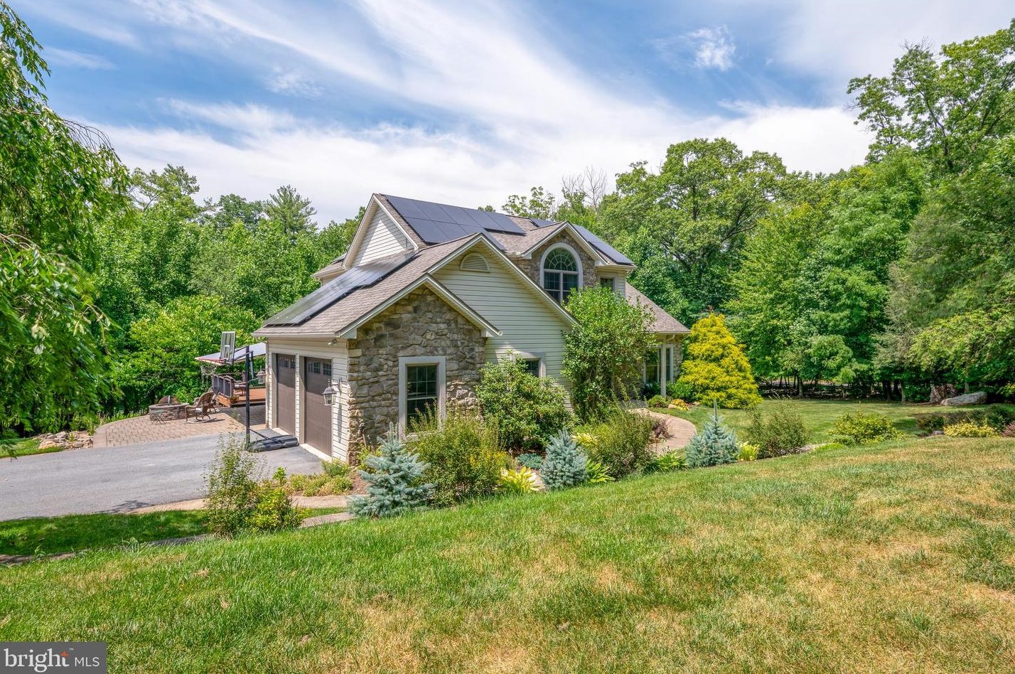 3250 White Pine Dr, Harrisburg, PA 17112