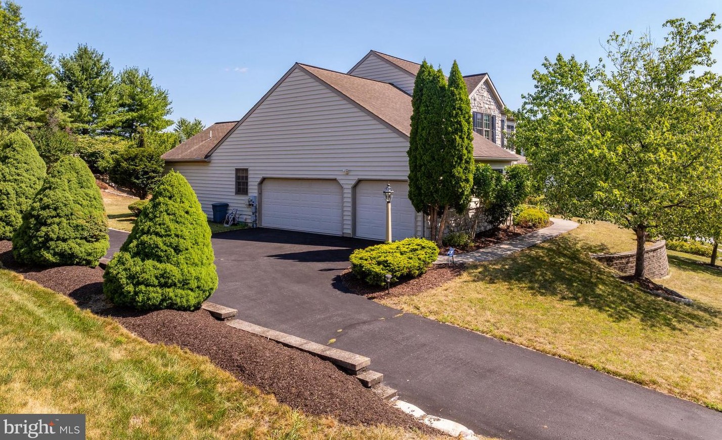 7074 Beaver Spring Rd, Harrisburg, PA 17111