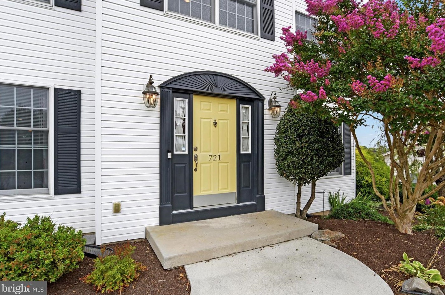 721 Farmhouse Ln, Harrisburg, PA 17111