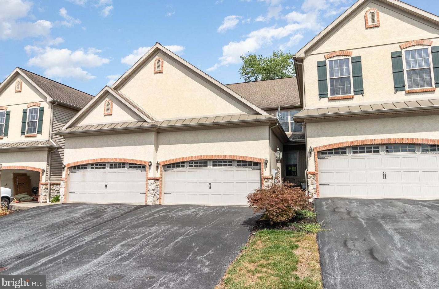 5594 Twilight Dr, Harrisburg, PA 17111