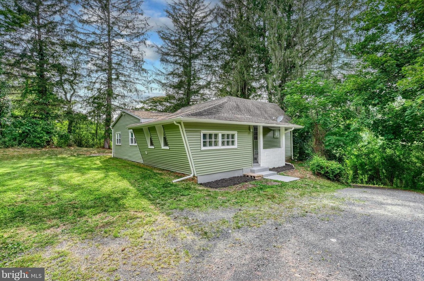 1121 Fishing Creek Valley Rd, Harrisburg, PA 17112