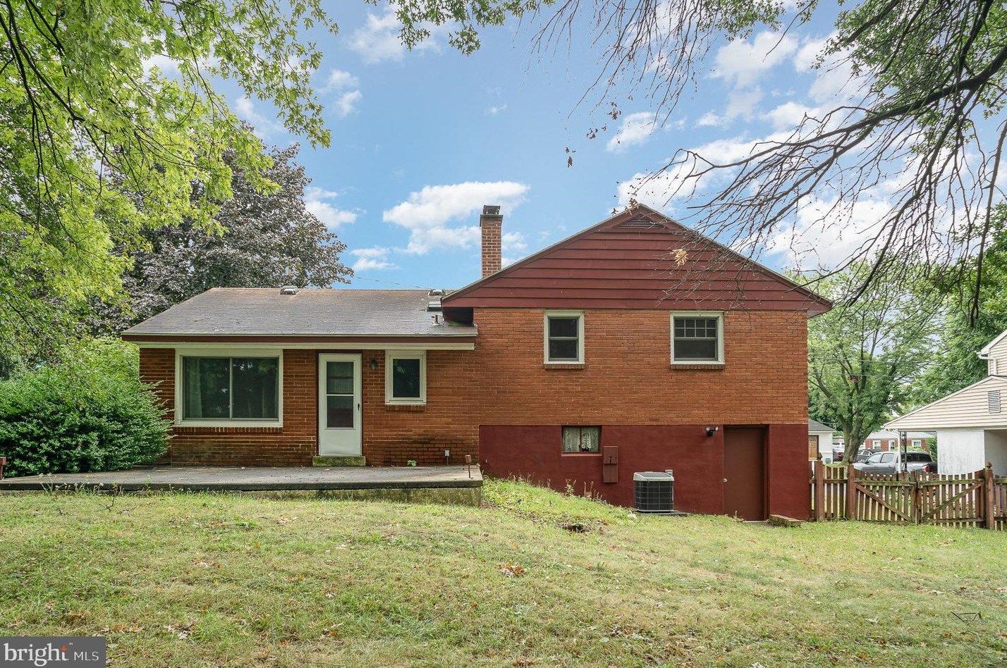 1502 Kay St, Harrisburg PA  17109-5620 exterior