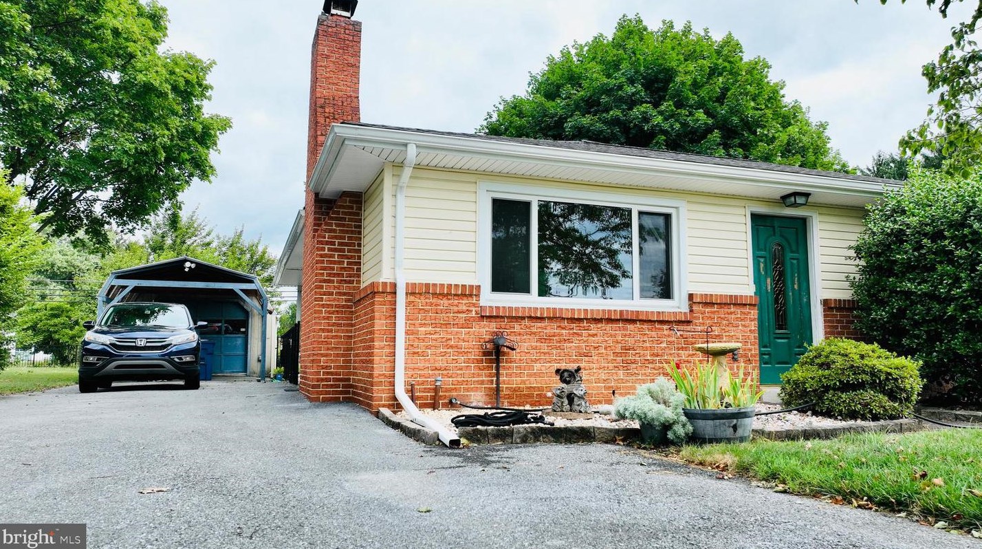 7036 Sandy Hollow Rd, Harrisburg, PA 17112