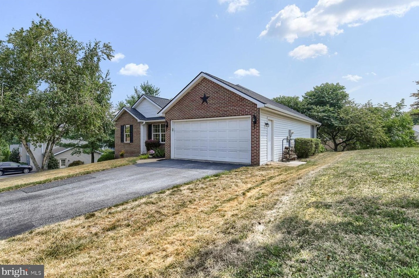 2437 Aspen Way, Harrisburg, PA 17110