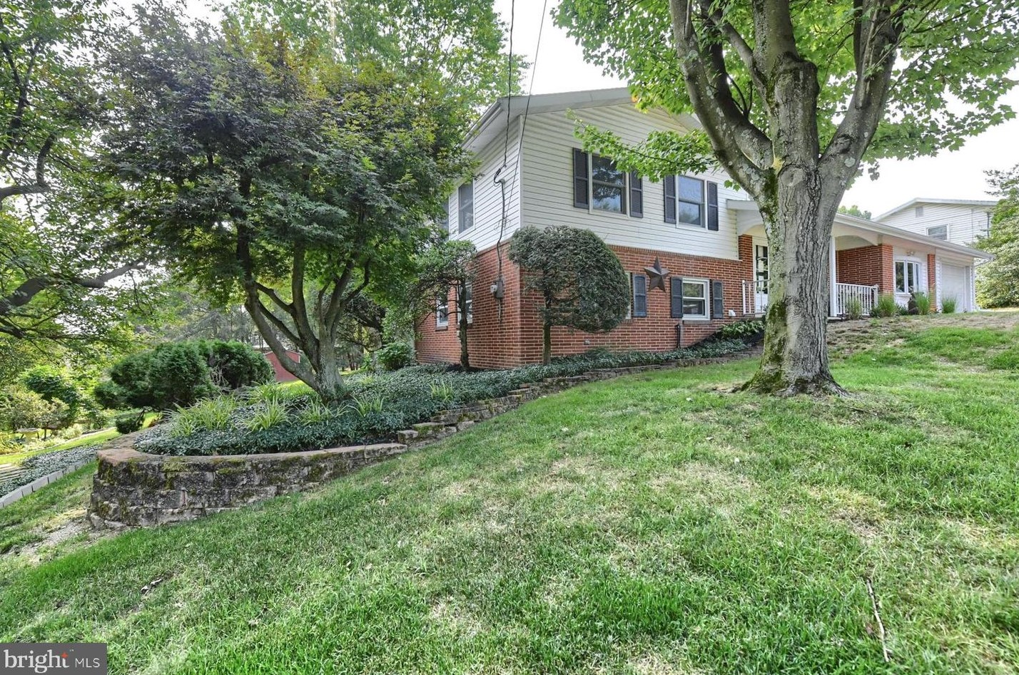 1095 Grove Rd, Harrisburg, PA 17111