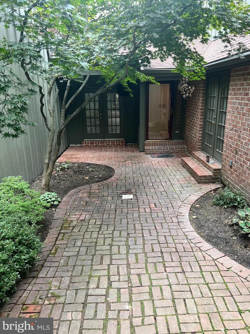 1213 Limerick Ct, Hummelstown, PA 17036