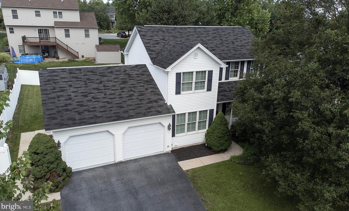 112 Graystone Dr, Hummelstown, PA 17036