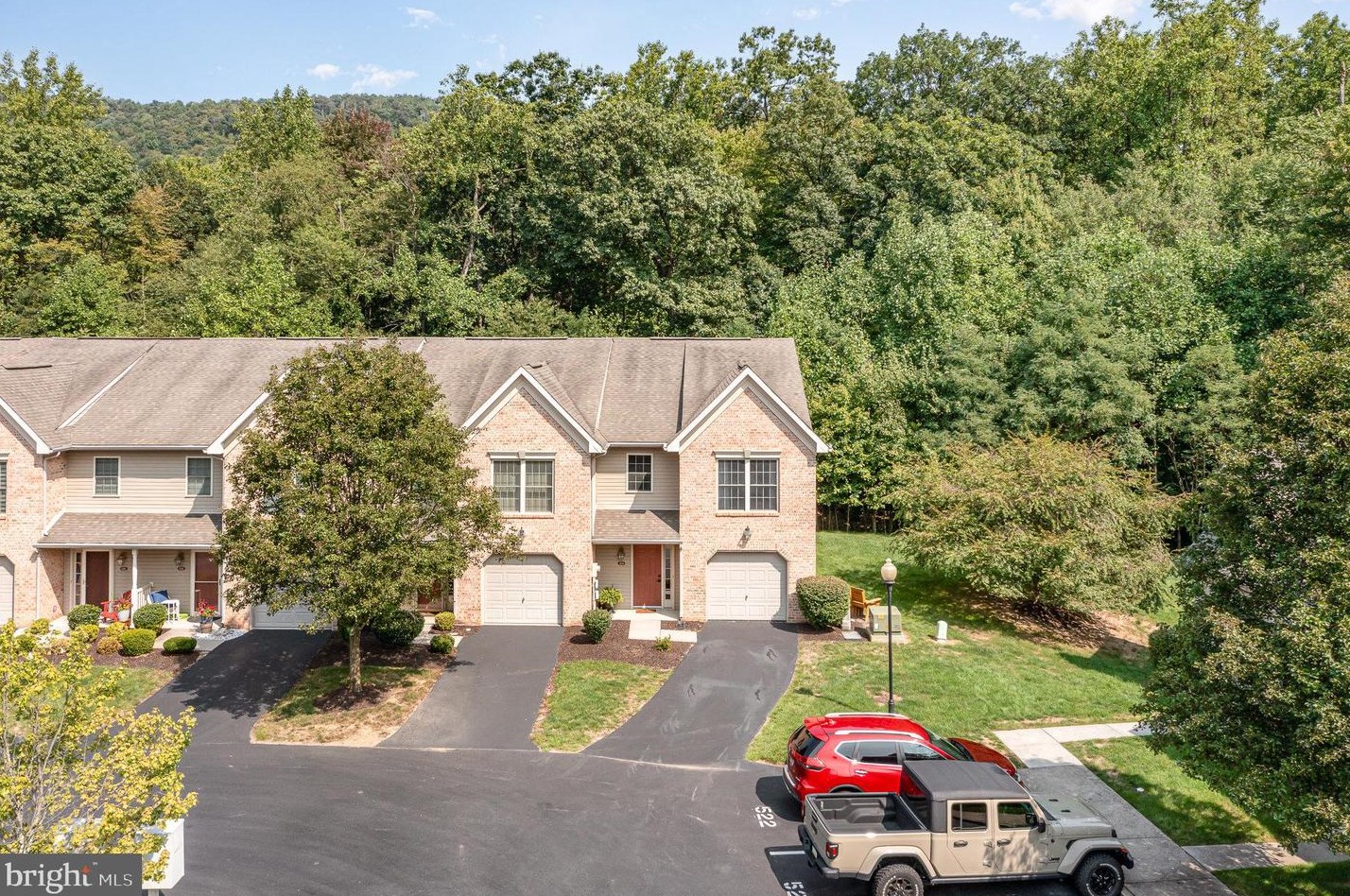 524 Woodthrush Ct, Harrisburg, PA 17110