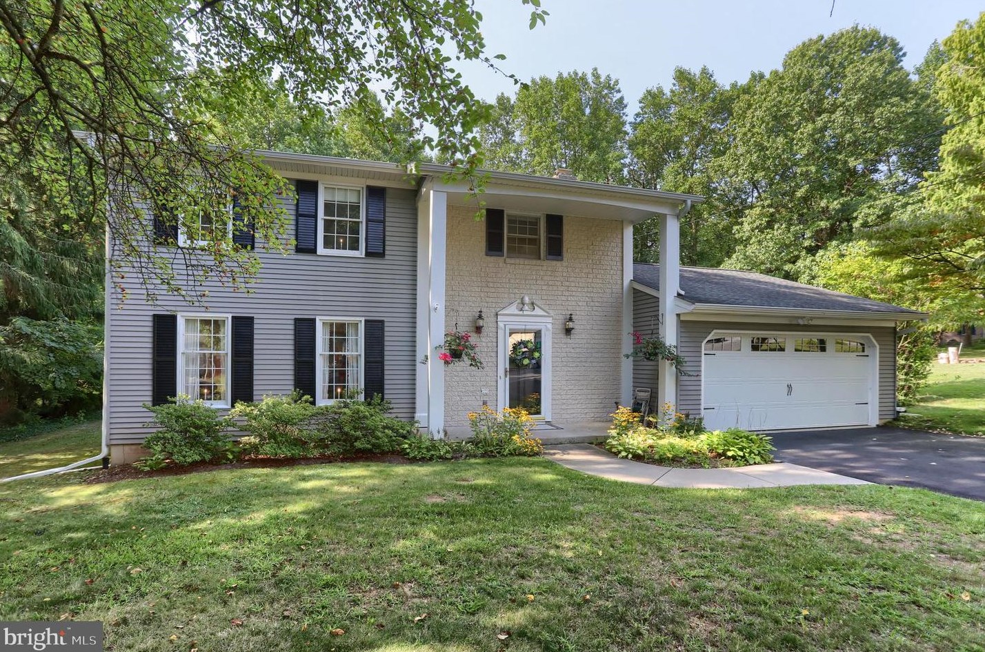 1517 Bradley Ave, Hummelstown, PA 17036-9150