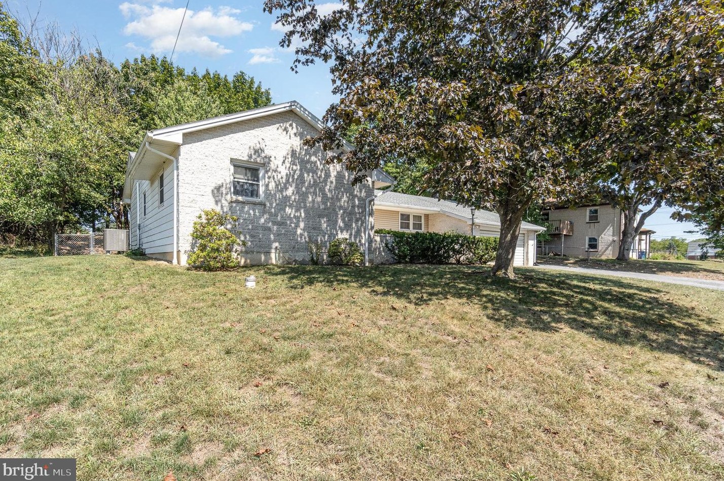 5970 Clover Rd, Harrisburg, PA 17112