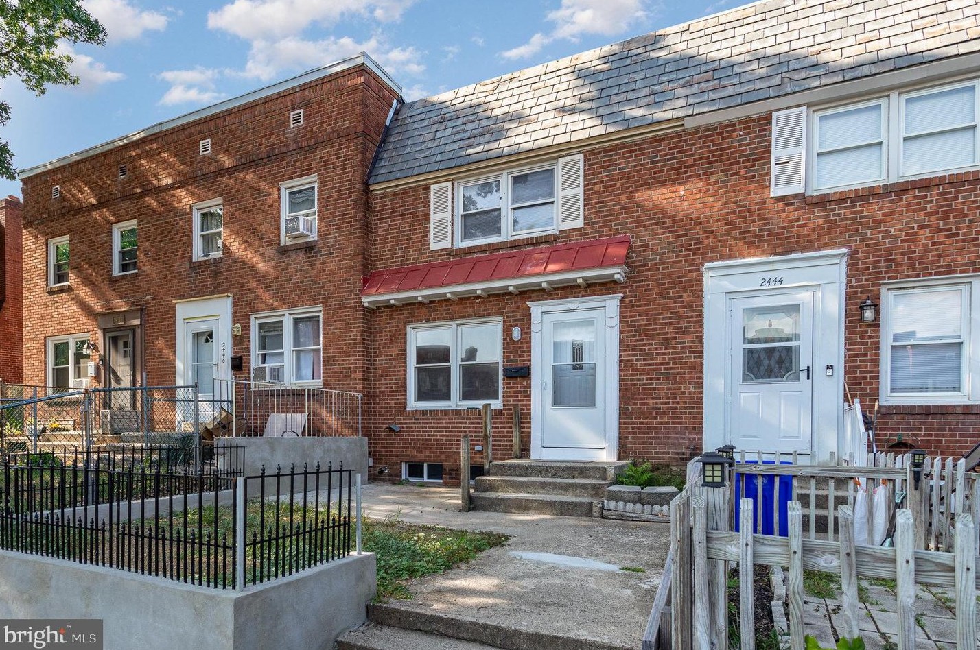 2442 Adrian St, Harrisburg, PA 17104