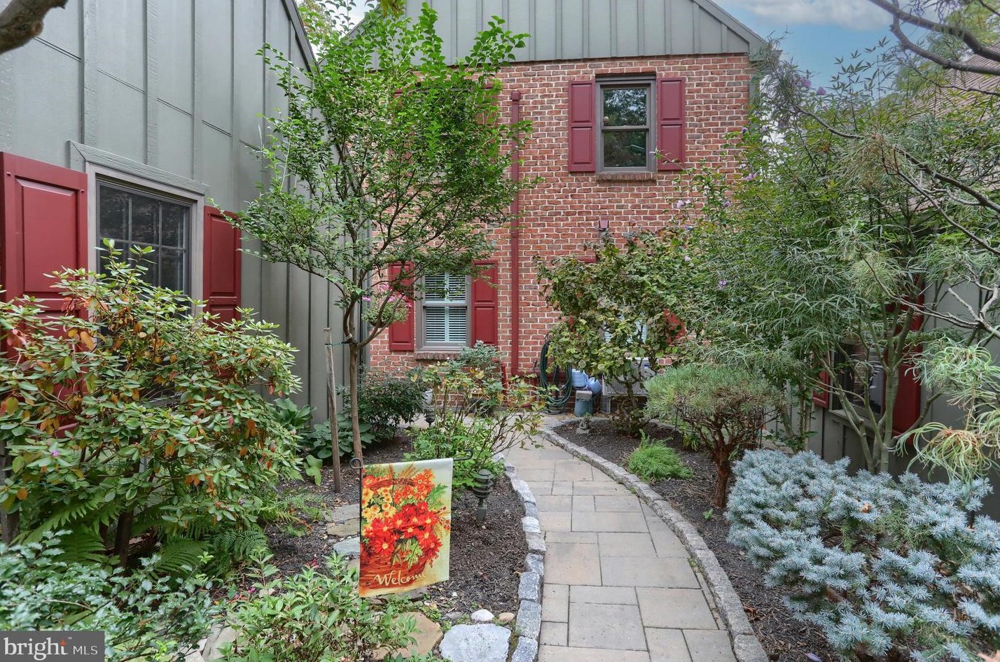 1215 Limerick Ct, Hummelstown, PA 17036