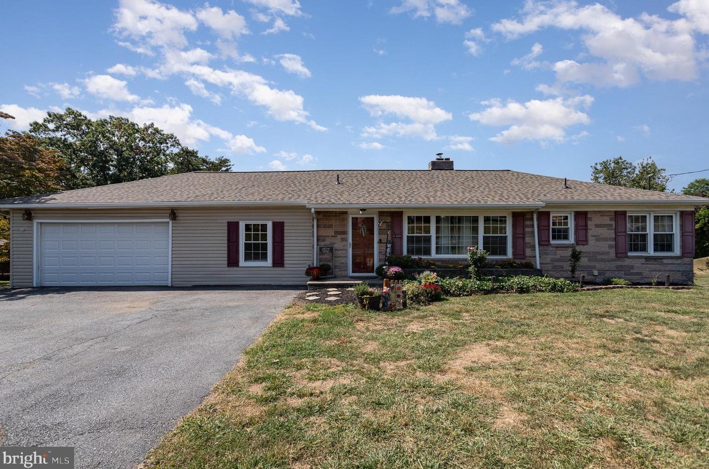41 Thomas St, Hummelstown, PA 17036