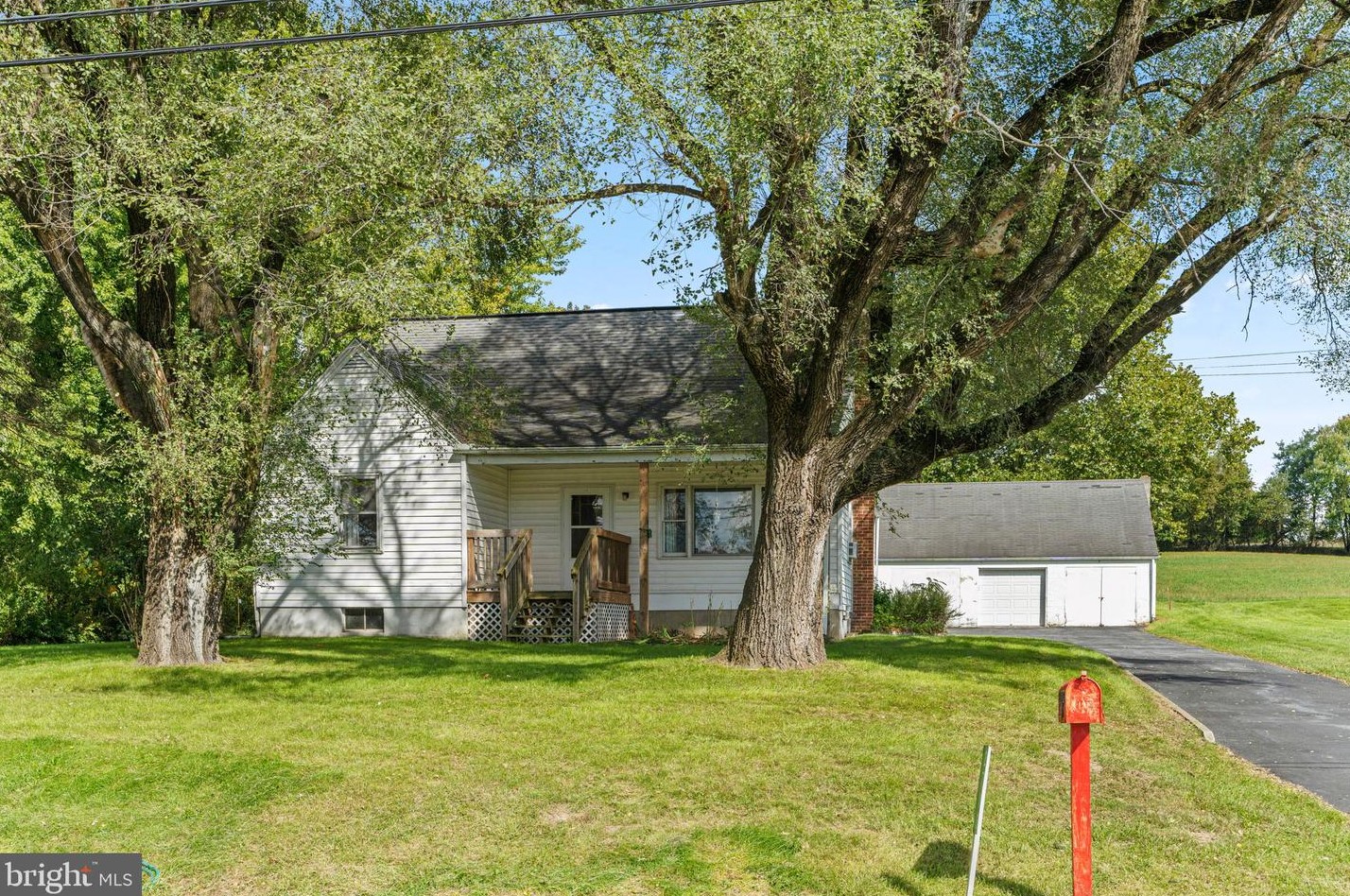 2713 Waltonville Rd, Hummelstown, PA 17036