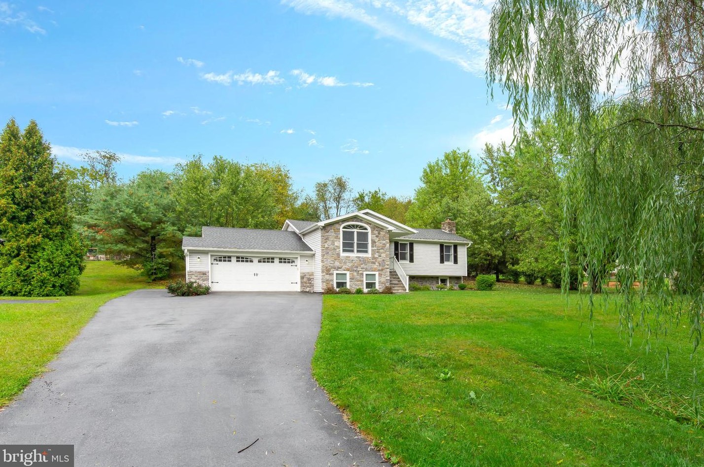 4 Stoudt Rd, Hummelstown, PA 17036