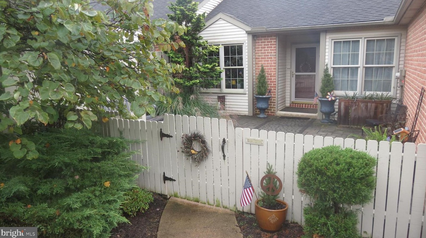 56 Cambridge Dr, Swatara, PA 17033-2182