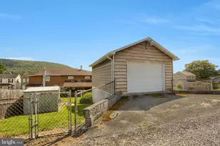420 Walnut St, Lykens, PA 17048 - Photo 12