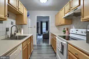 31 Fairfax Village S, Harrisburg, PA 17112 - Photo 6