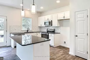 7856 Oakbrook Dr, Harrisburg, PA 17112 - Photo 12