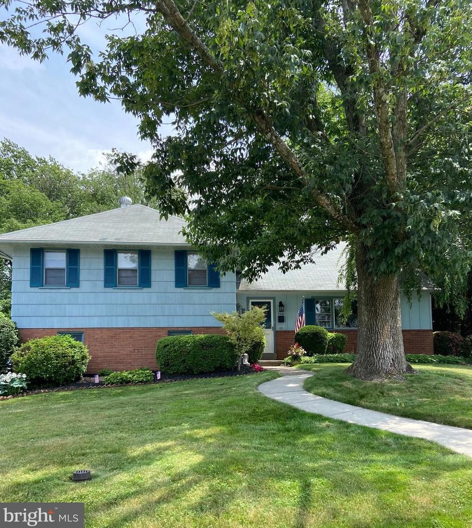 708 Parker Ln, Coal Township, PA 19064