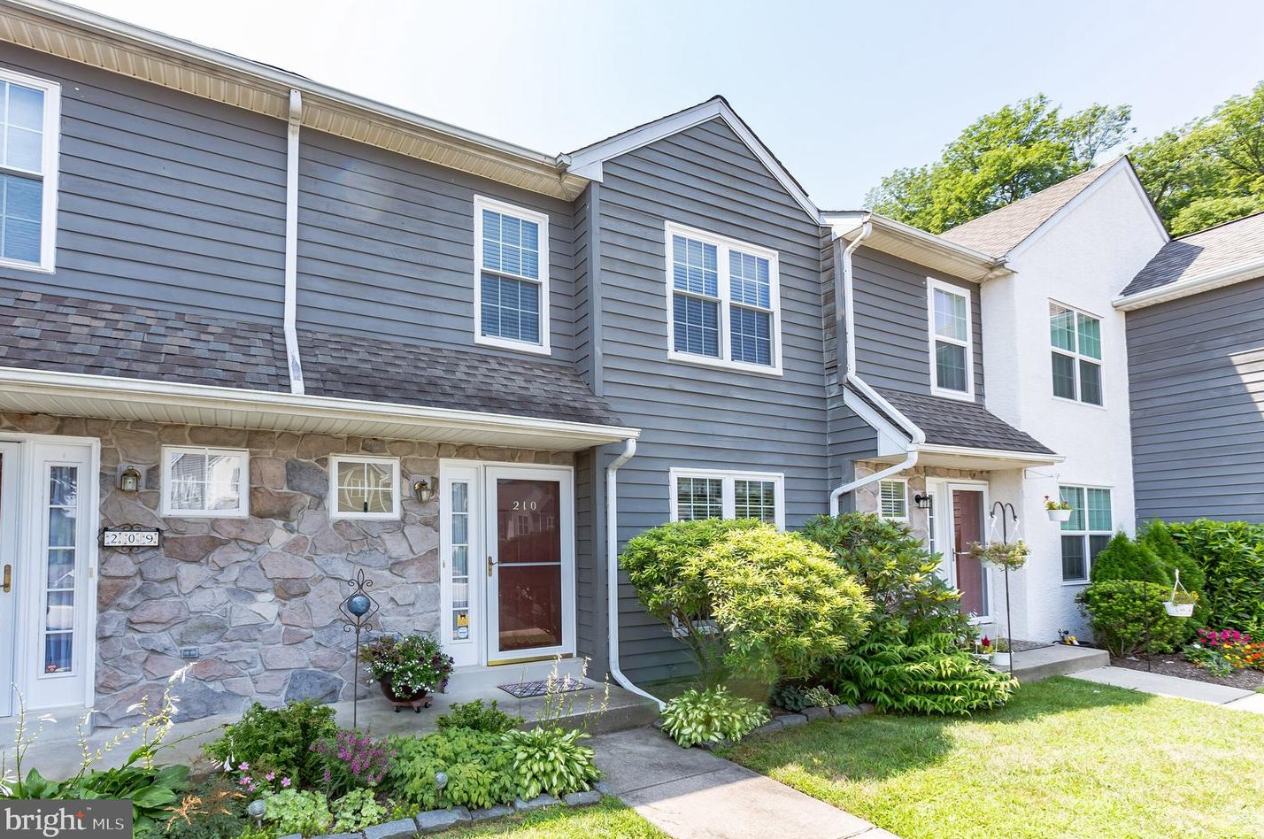 210 Moria Pl, Chester, PA 19014-1263